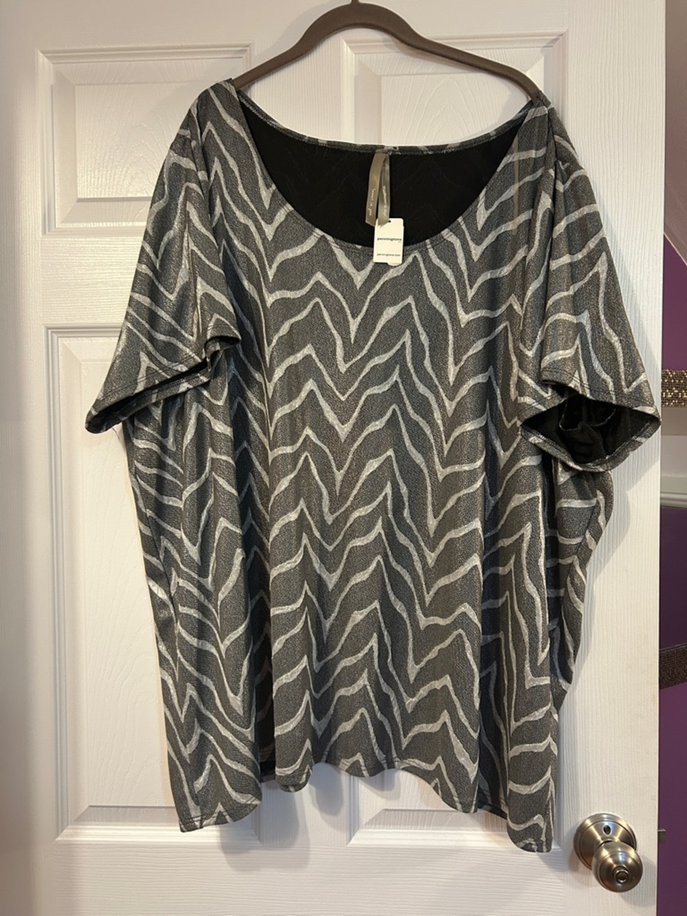 Penningtons NWT 4x Metallic Print Short Sleeve Top - Gray & Silver